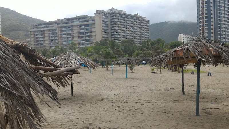 Vista aérea del conjunto y la costa de Naiguatá